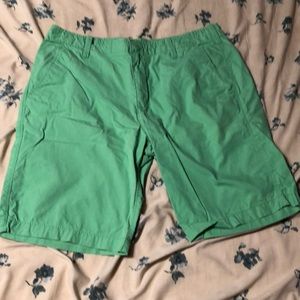 Green express men’s 10’ shorts